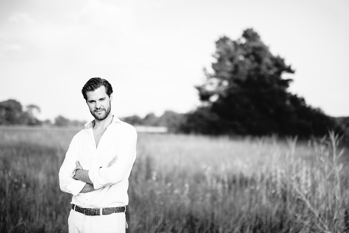 Fotografie Coaching mit Shooting in Konstanz am Bodensee, portrait man with tree