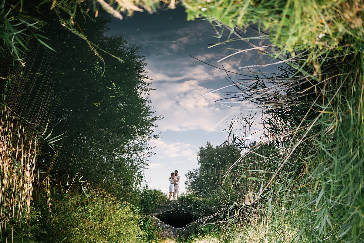 Fotografie Coaching mit Shooting in Konstanz am Bodensee, reflection of couple in lake