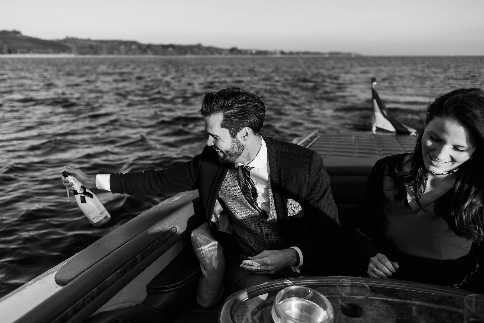 Fotograf Konstanz - Classic Boat Pegiva Shooting Bodensee Hochzeit Erlebnis EFP 16 - Paar-Shooting auf dem Bodensee mit einem Pegiva Motorboot  - 49 -
