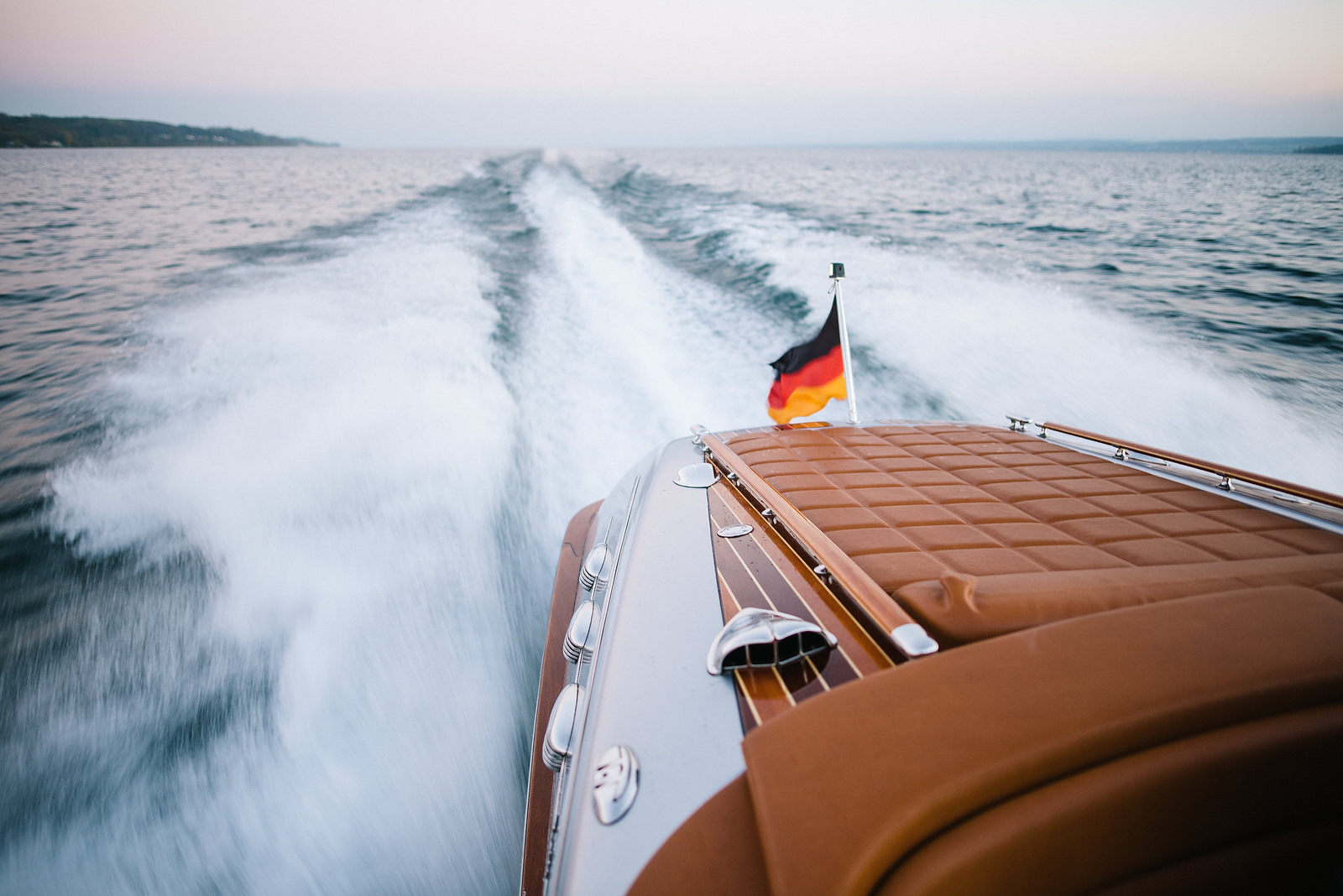 Fotograf Konstanz - Classic Boat Pegiva Shooting Bodensee Hochzeit Erlebnis EFP 25 - Paar-Shooting auf dem Bodensee mit einem Pegiva Motorboot  - 60 -