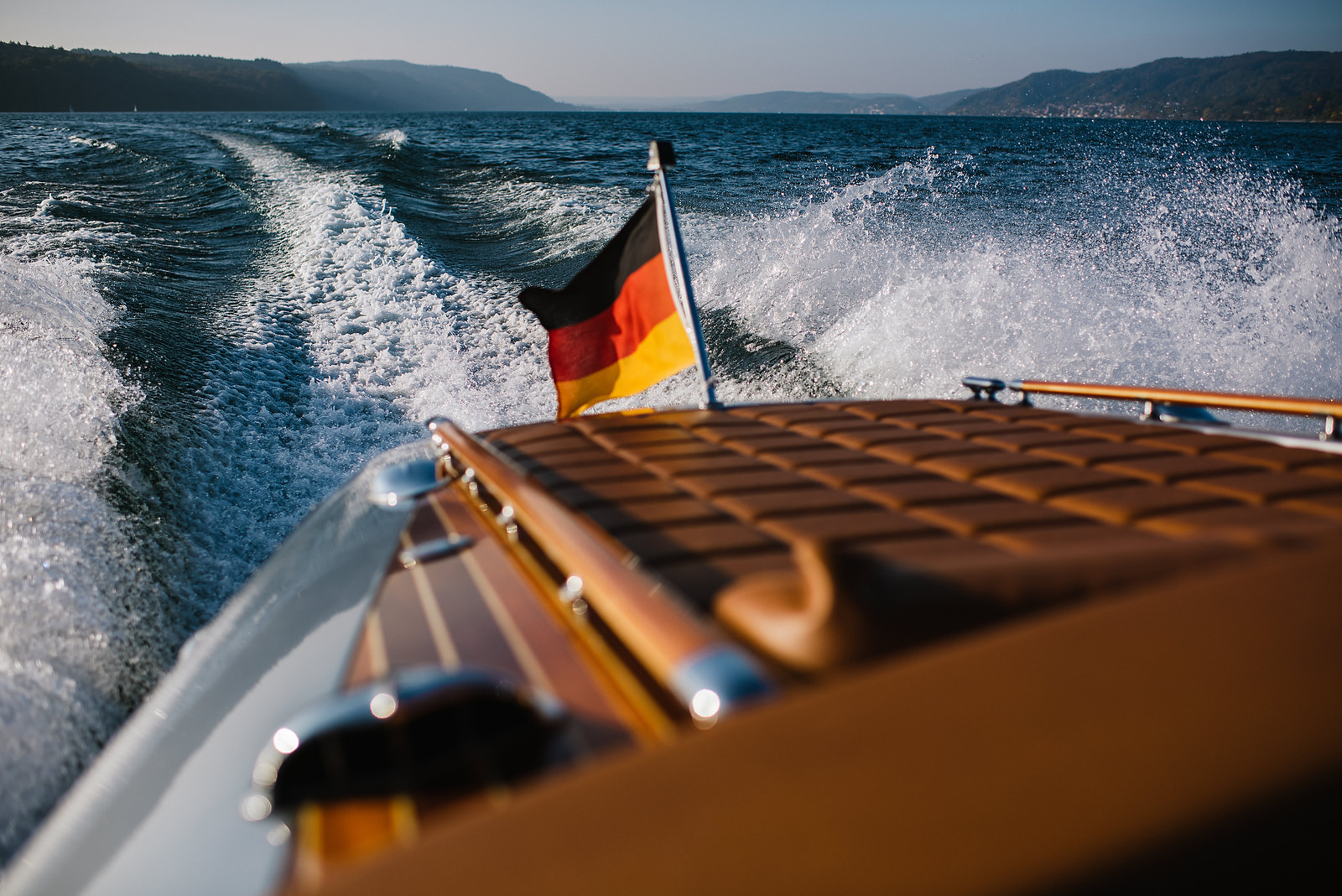 Fotograf Konstanz - Classic Boat Pegiva Shooting Bodensee Hochzeit Erlebnis EFP 37 - Erlebe ein Classic-Boat-Shooting auf dem Bodensee  - 26 -